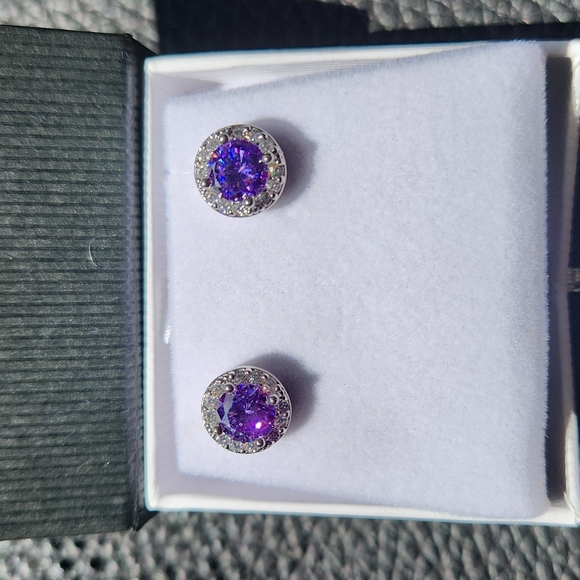 Great for February babies! Halto amethyst and white topaz studs - Picture 3 of 4